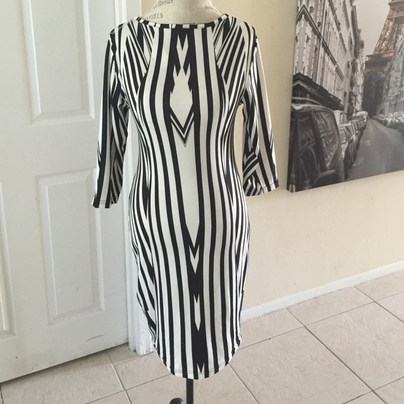 Black and white dress - Picture 2 of 2