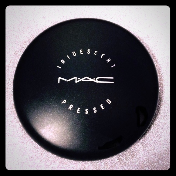 MAC Cosmetics Iridescent Pressed In Belightful