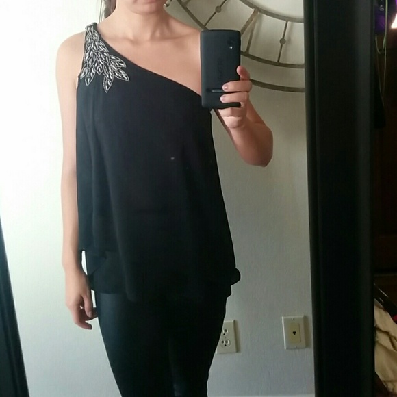 Guess beaded top size small