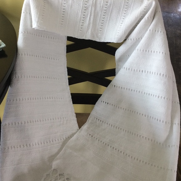 Beautiful shawl , hand made , new . - Picture 3 of 4