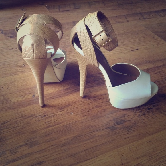 Head Turning Neutral Platform Heel