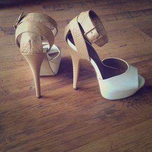 Head Turning Neutral Platform Heel