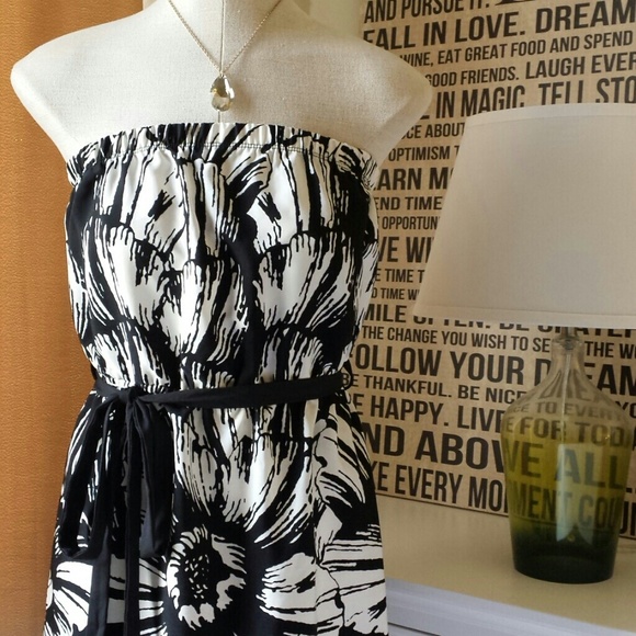 🚫SOLD! NWOT Black/White Floral Dress - Picture 2 of 3