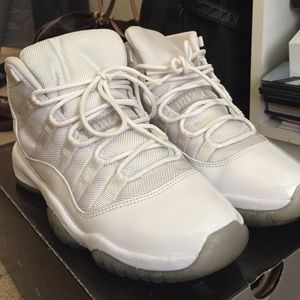 White Jordan 11