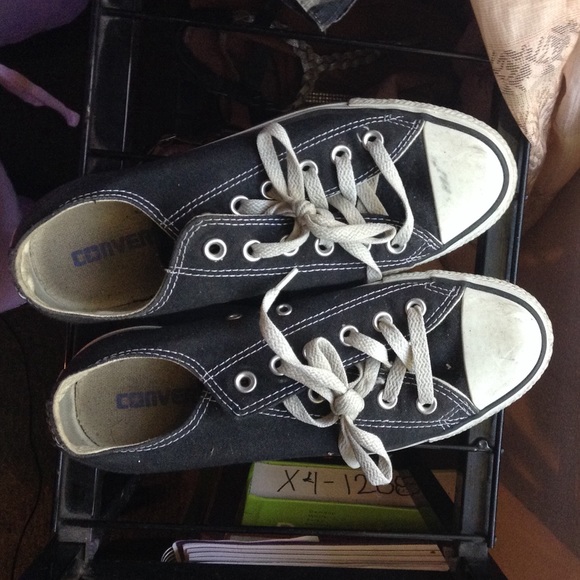 Black and white converse - Picture 1 of 3