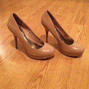 Patented leather Steve Madden heels