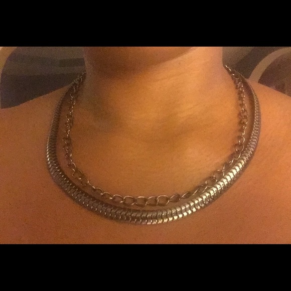 Metallic Necklace with Bracelet - Picture 2 of 3