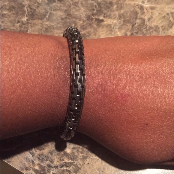 Metallic Necklace with Bracelet - Picture 3 of 3