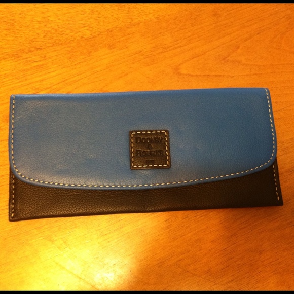 Dooney & Bourke Handbags - Dooney & Bourke wallet NWOT