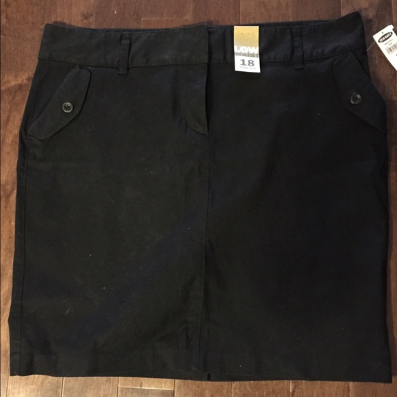 Old navy black knee length skirt. Size 18.
