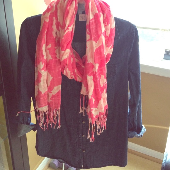 Perfect dark blue chambray button up top!
