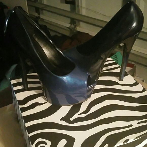 Blue to black heels - Picture 2 of 2