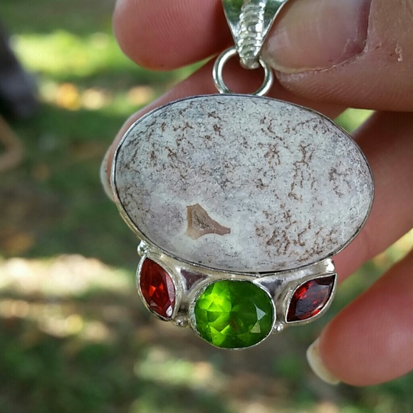 Beautiful .925 Sterling Fossil/Peridot/Garnet - Picture 2 of 3