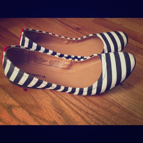 Black and white stripped flats