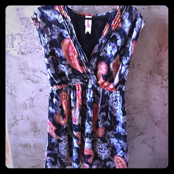 Dresses & Skirts - 🆑🔥 BLACK DRESS WITH POPS OF ORANGE