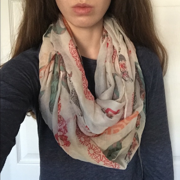 Infinity Scarf - Picture 1 of 2