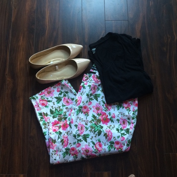 Jeans Colony  Pants - Plus size Floral capris