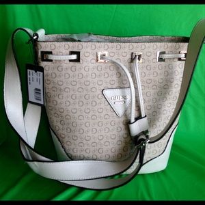 Guess Crossbody - Brand new! Really nice...