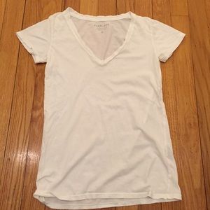 Everlane white v- neck