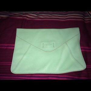 Envelope clutch 💚