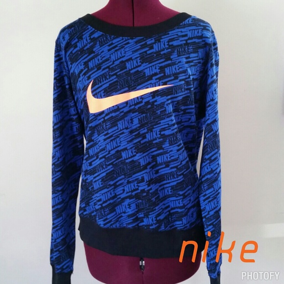 Nike Tops - Nike swoosh sweatshirt