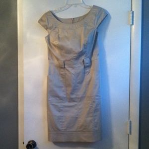 Khaki dress size 8, belted, lined great for spring
