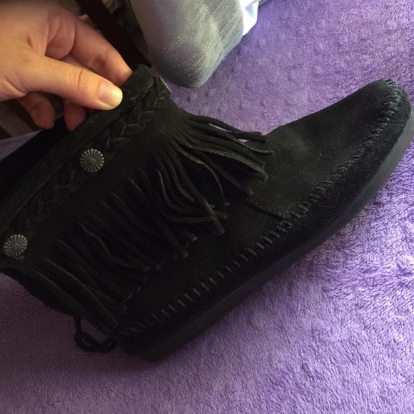 Minnetonka black 6 1/2