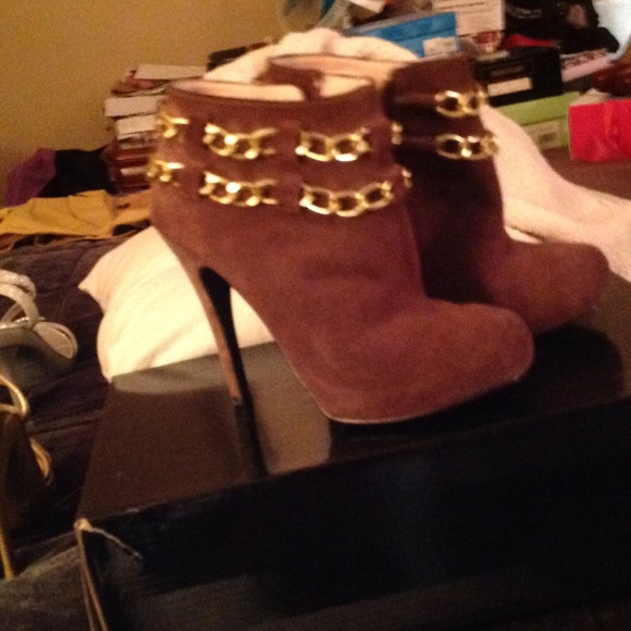 Colin Stuart ankle platform boot $40, size 5