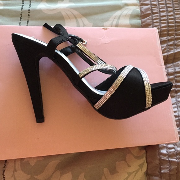 Black and Silver Heels--PERFECT FOR NYE! 🥂🍾🎉