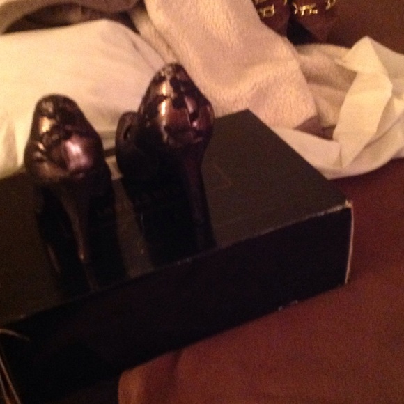 Colin Stuart lace pump $30, size 5 - Picture 3 of 3