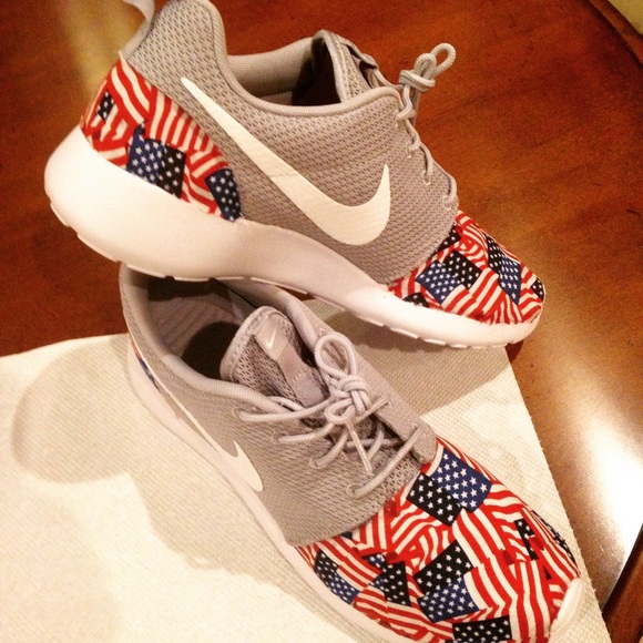 Nike Shoes - Custom roshes