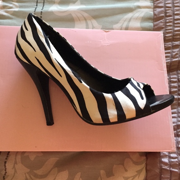 Zebra pattern Heels - Picture 2 of 2