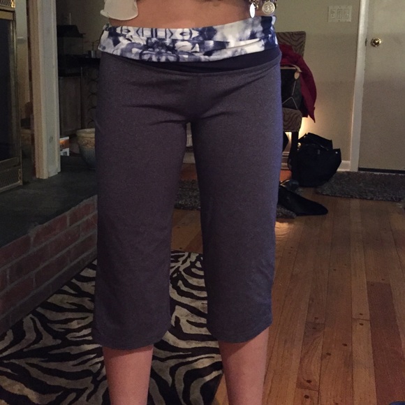 Lululemon size 8 grey legging