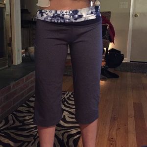 Lululemon size 8 grey legging