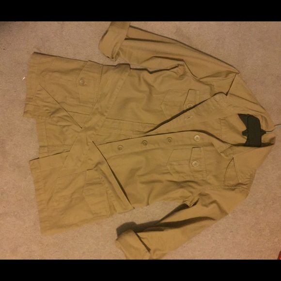 Khaki jacket with buttons and tie waist