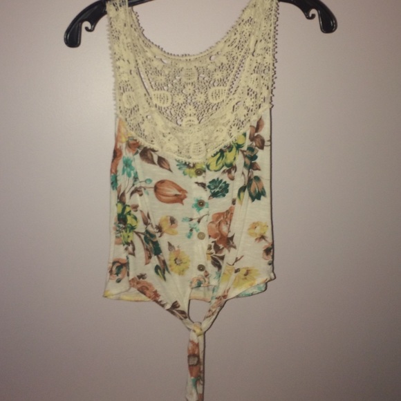 Cropped lace tank