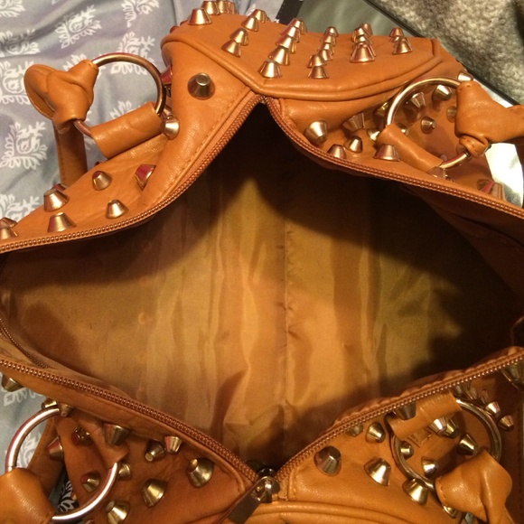 🌷Sold🌷Spiked handbag - Picture 3 of 4