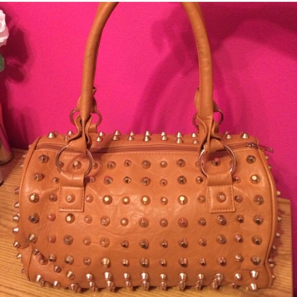 🌷Sold🌷Spiked handbag - Picture 4 of 4