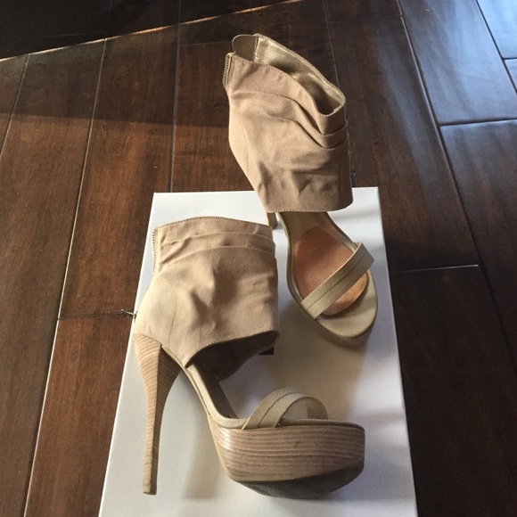 Tan Platform - Picture 3 of 3