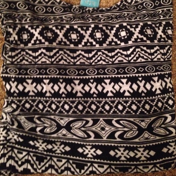 Geometric Pattern Top - Picture 2 of 2