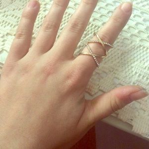 Size 7 gold and (fake)diamond ring
