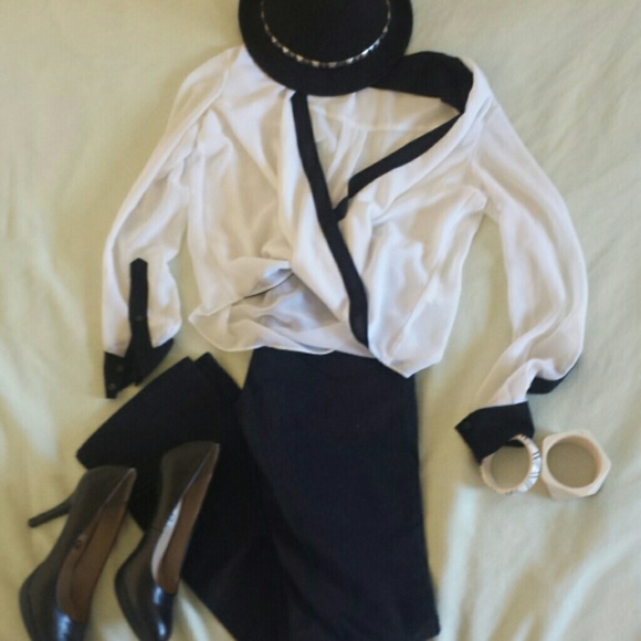 A bundle of 5 pairs skinny jeans.