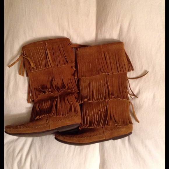 Minnetonka 3-Layer Fringe Boot