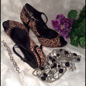 👠 😘 Qupid  Leopard Print Pumps size 8.5 😍👠