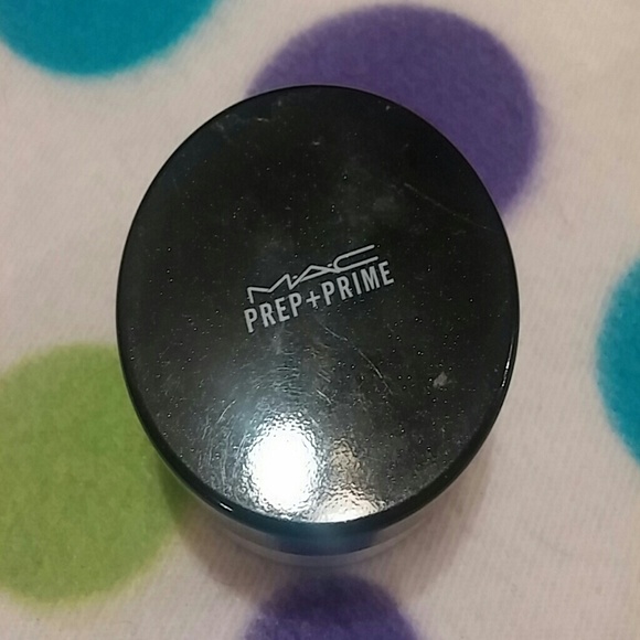 MAC prep and prime powder