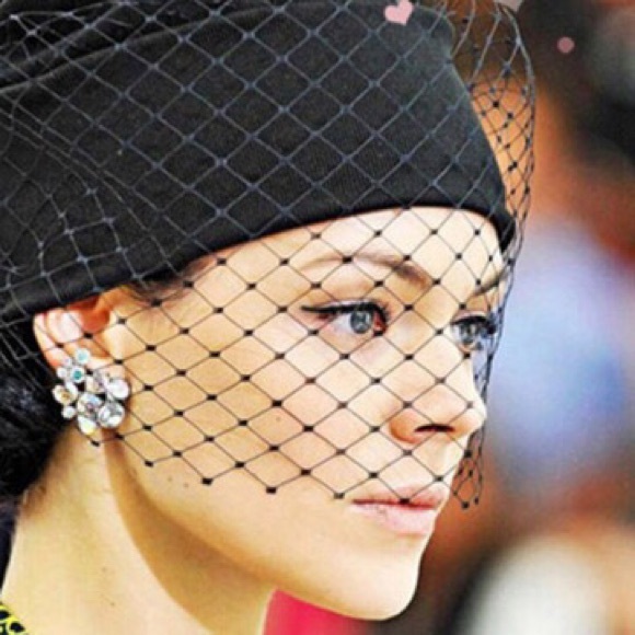 Nasty Gal Accessories - NWT/Nasty Gal/LookBook London Wrap/ Veiled Beanie