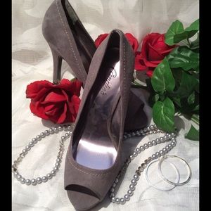 ♥️😍 Gray Candie's Pumps Size 8.5 😍♥️