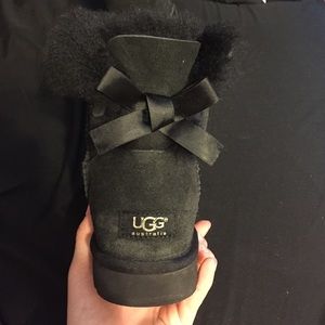 new mini black Bailey bow uggs