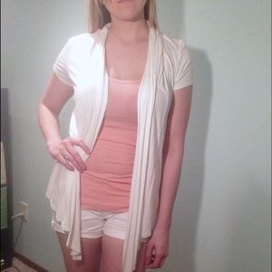 Cream/white fly away (short sleeve jacket)