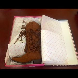 Qupid Rust Fringe Boots